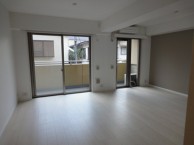 間仕切り撤去で開放的な空間へ 間仕切り撤去で開放的な空間へ